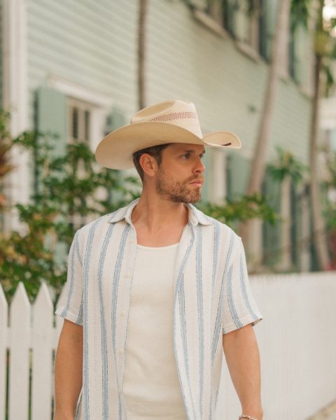 Dustin Lynch website 26